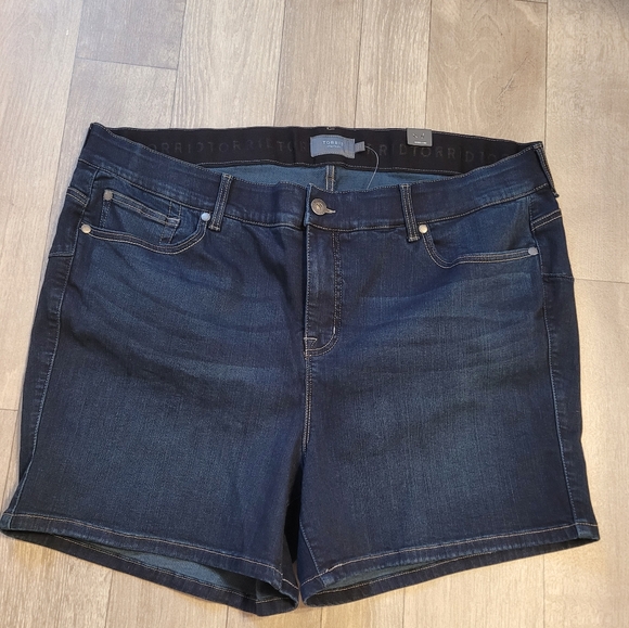 torrid Pants - TORRID Jean Shorts Size 22 Feel The Fit Denim‎ Blue Dark Wash Stretch Waist NWT